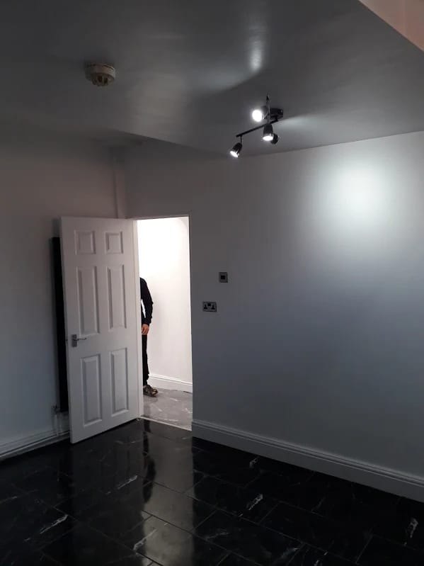 Flooring & Tiling project by GT Decoration & Renovation